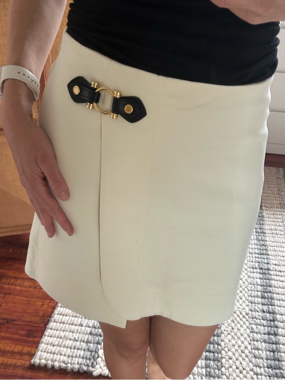 Mark by Mark Jacobs • Beige Mini Skirt Size 6